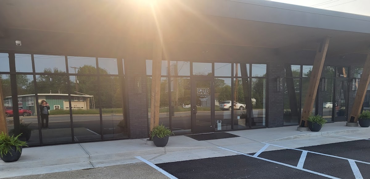Smiles on Maple - Dr. Adeel Khan, Zanesville Dentist photo 2