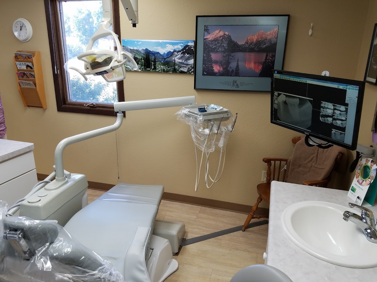 Dental Care Center: Nick Bouzis, DDS & Brian Hokanson, DDS photo 2