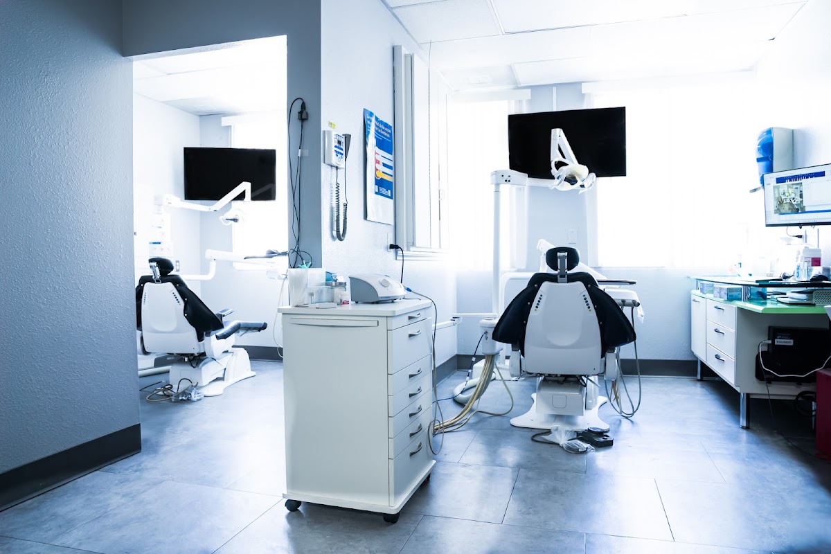 Gardena Dental Implants photo 1