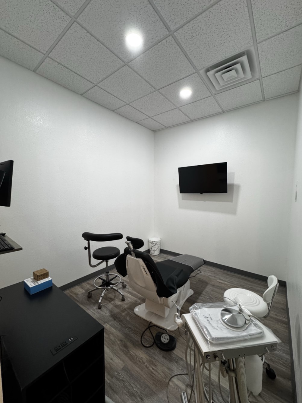 Dentist In Denton - Dentures And Dental Implant photo 1