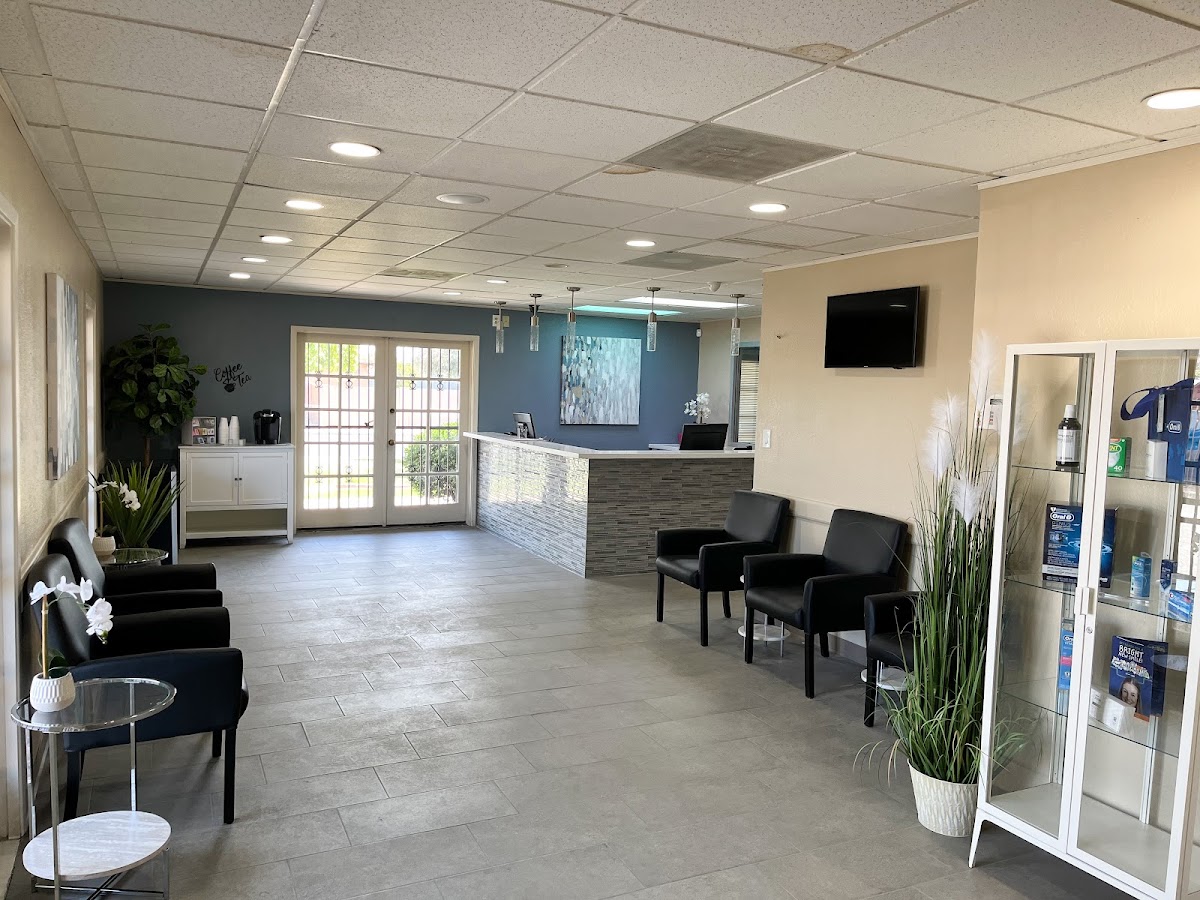 Phoenix Implant Clinic | Dr. Eddie Harsini, DDS All on 4 photo 2