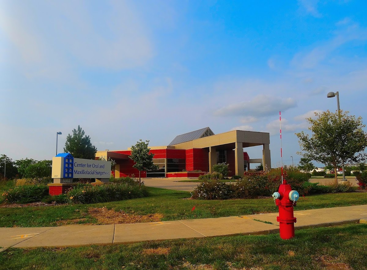 Center for Oral Maxillofacial Surgery and Dental Implants photo 3