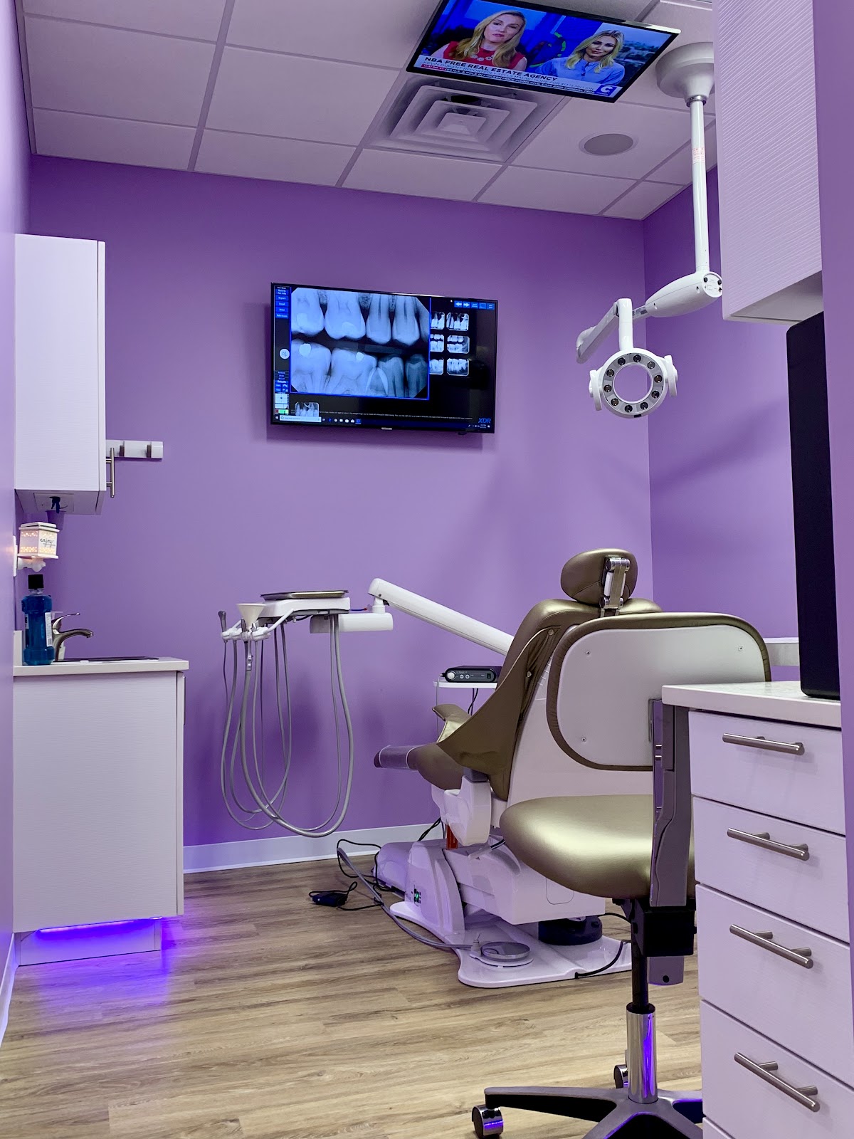 Deluxe Dentistry-general Dentistry-cosmetic-dental Implants-sedation-emergency Dental Care photo 2