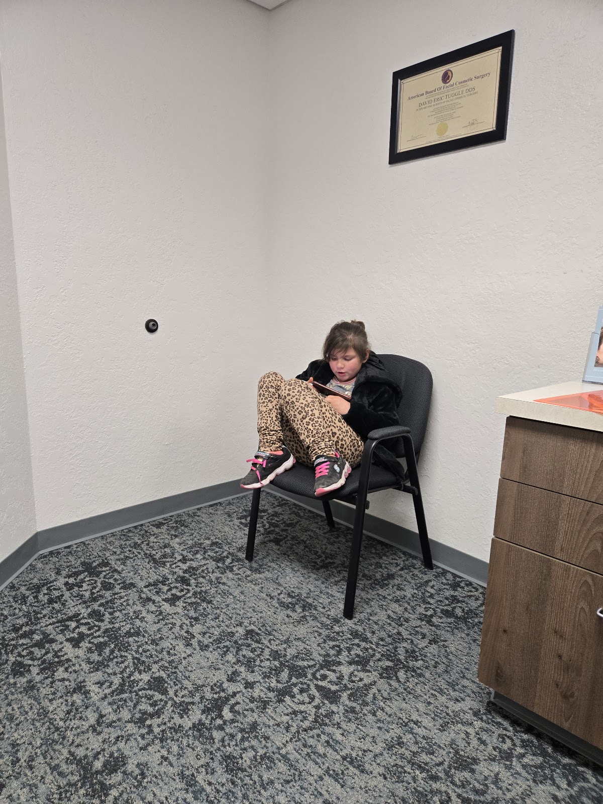 Sandia Oral Surgery and Dental Implant Center: D. Eric Tuggle, D.D.S photo 3