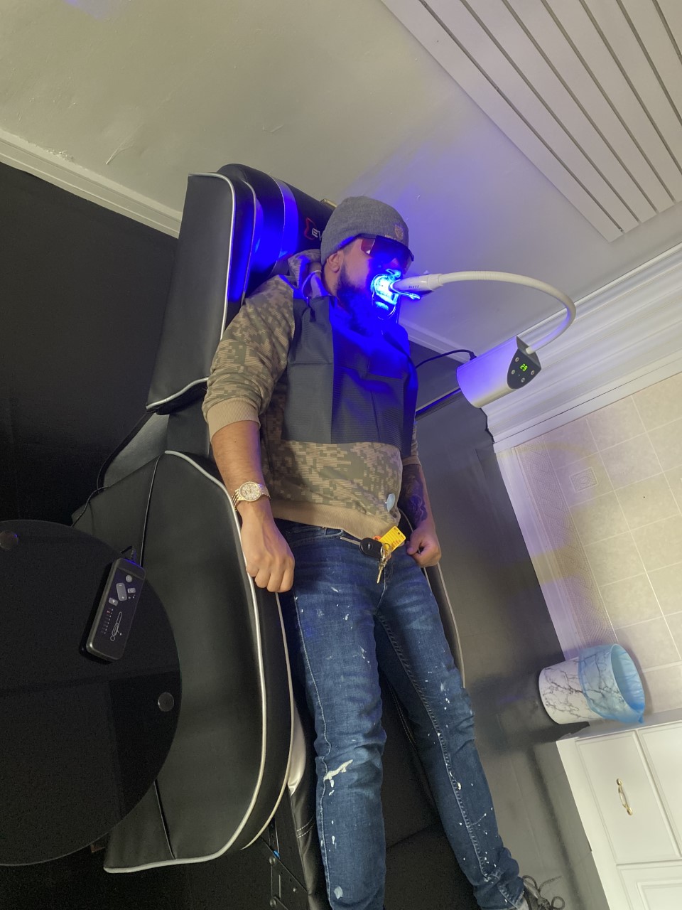 Exclusive Micro Scalp & Teeth Whitening photo 3