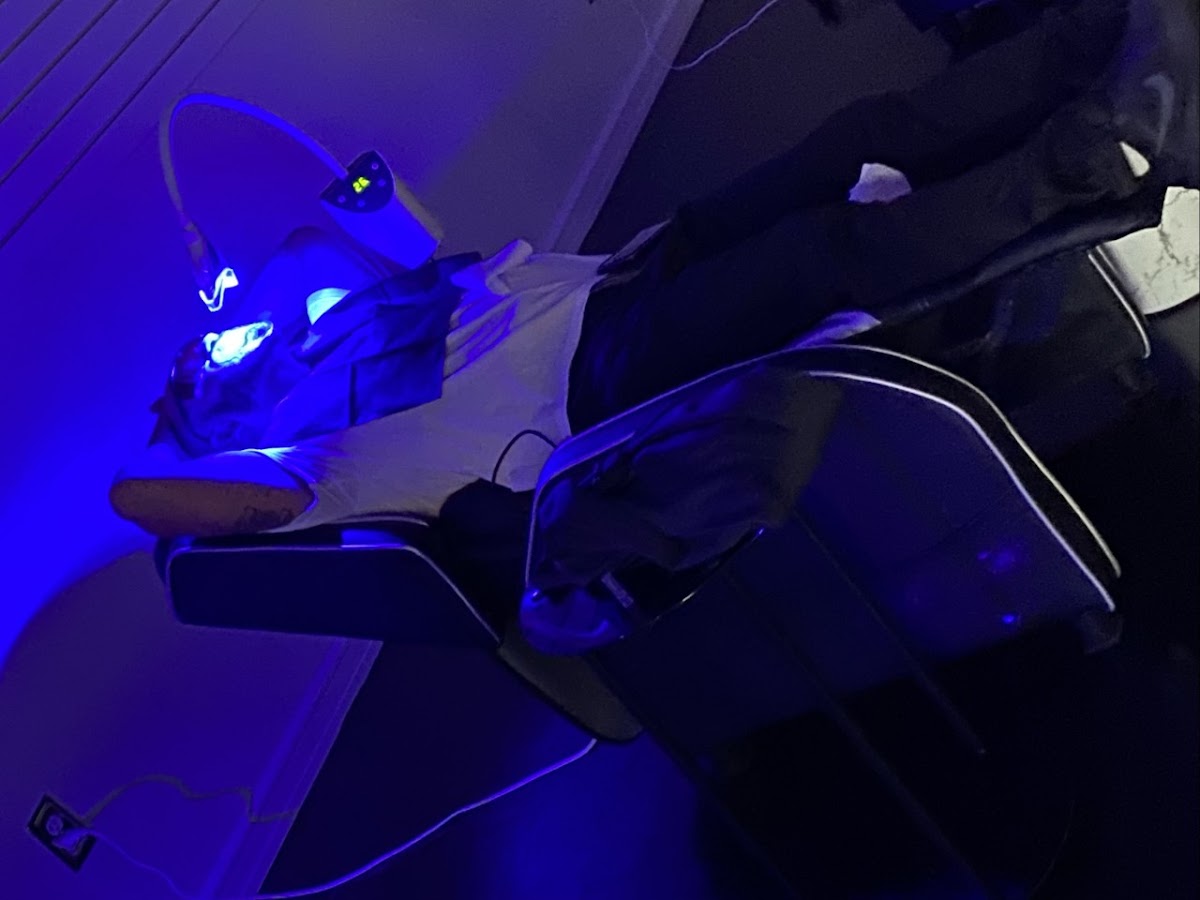 Exclusive Micro Scalp & Teeth Whitening photo 4