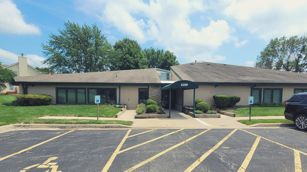 Gladstone Dental and Implants photo 1