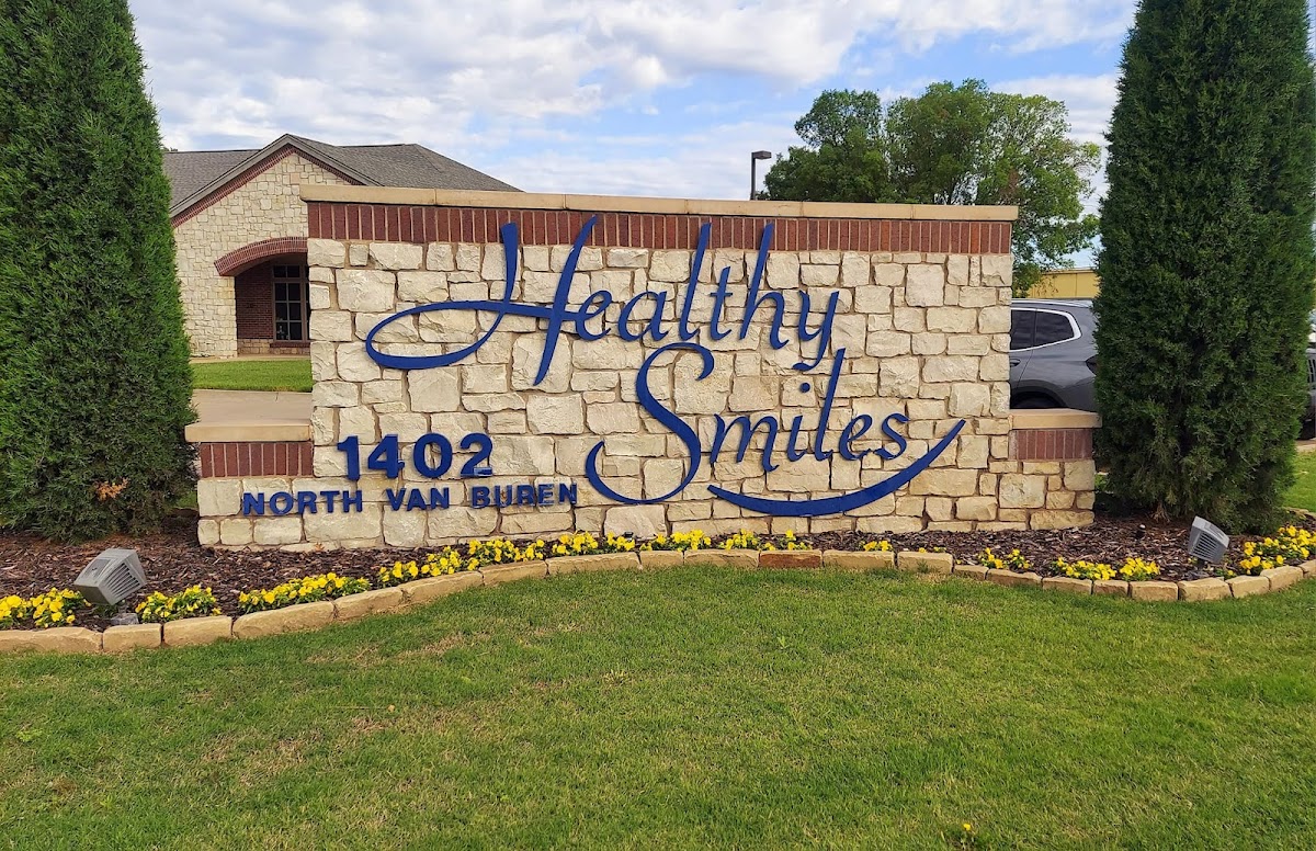 Healthy Smiles Family and Implant Dentistry photo 1