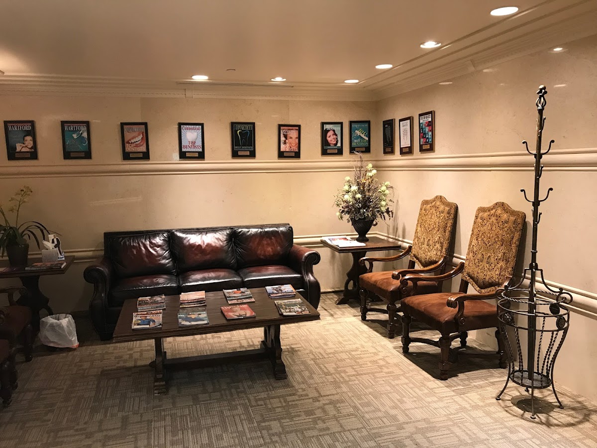 Holzinger Periodontics & Dental Implants photo 3
