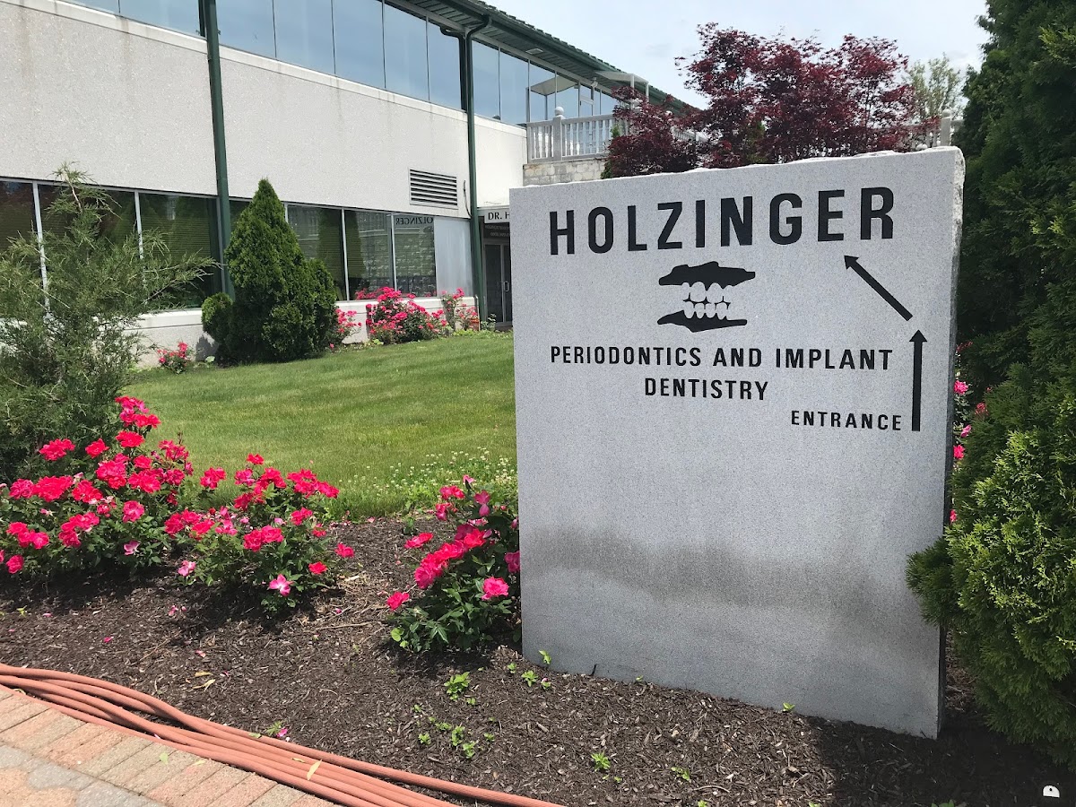 Holzinger Periodontics & Dental Implants photo 4