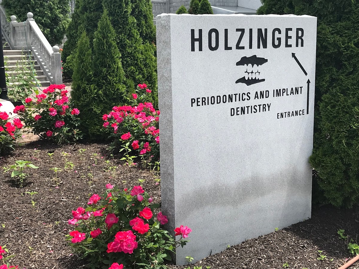 Holzinger Periodontics & Dental Implants photo 5