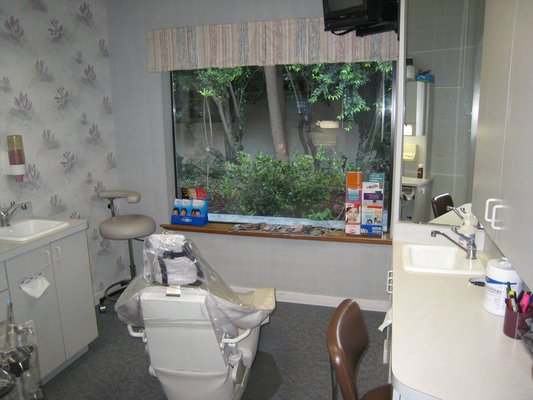 H. Leroy Thomas Dds photo 1