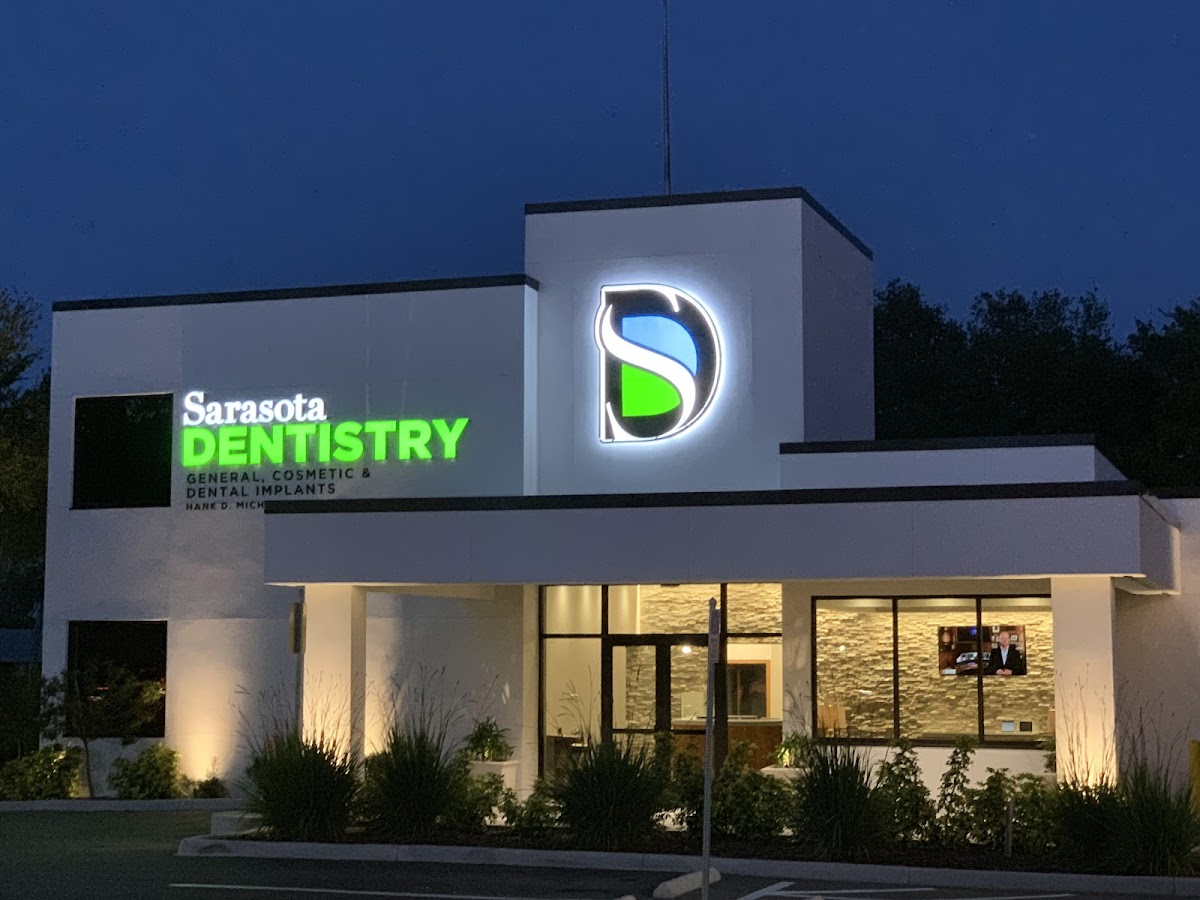 Hank D. Michael, DMD - Cosmetic & Implant Dentist photo 1