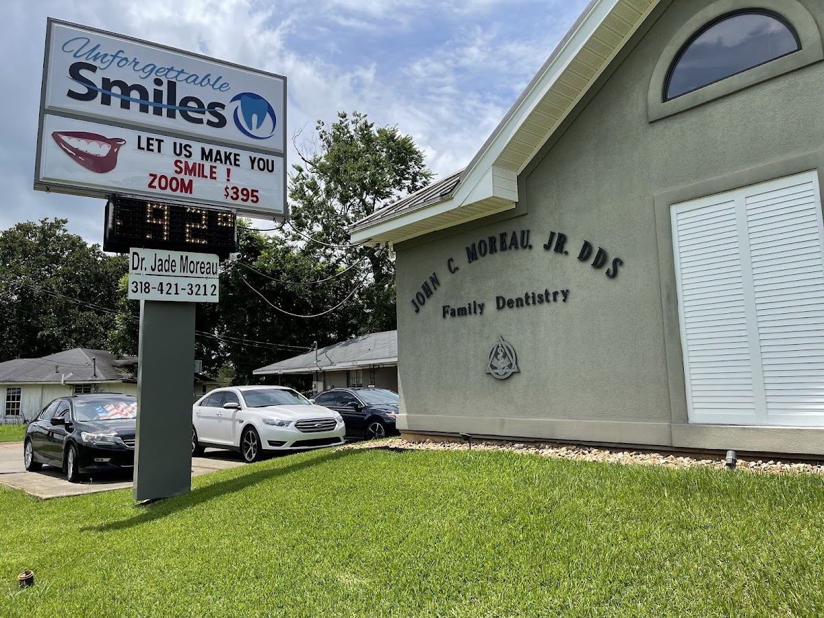 Unforgettable Smiles- Dr. John Moreau, DDS & Dr. Jade Moreau, DDS photo 2