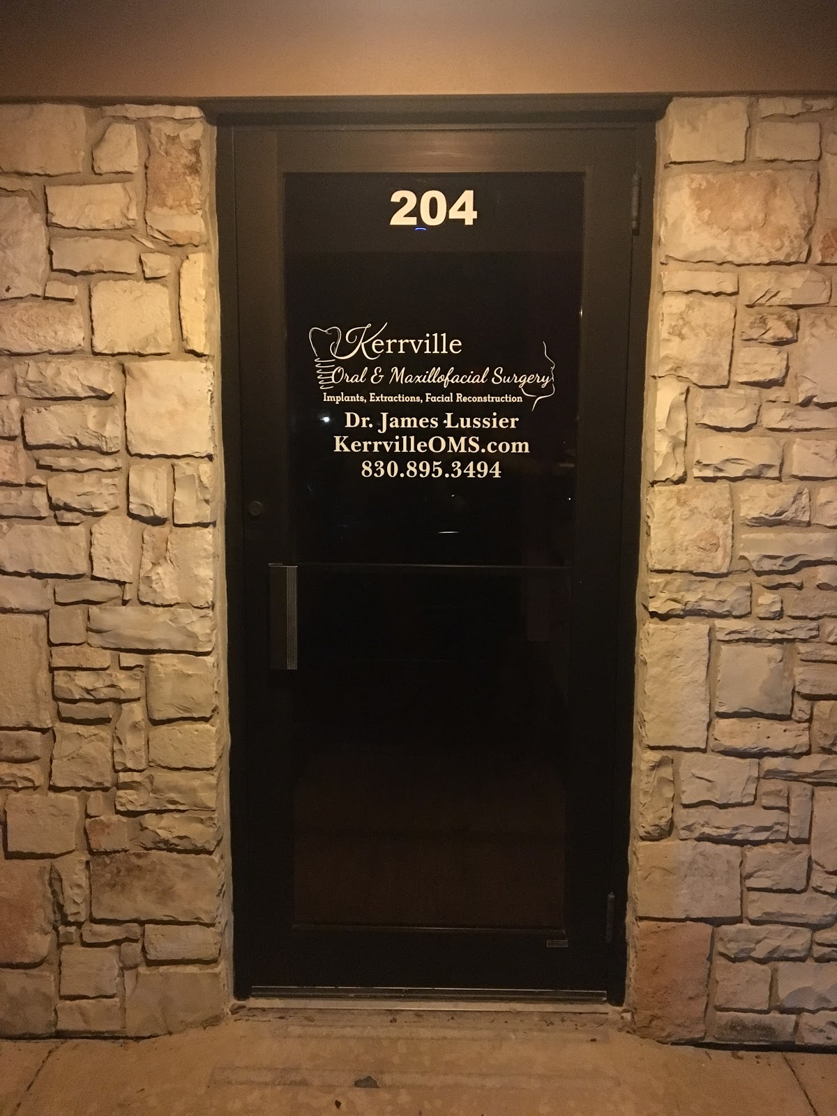 Kerrville Oral & Maxillofacial Surgery, Dr. James Lussier photo 3