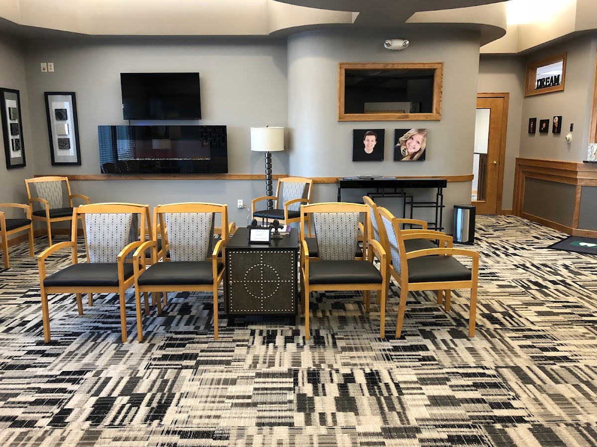 Dakota Dental Health Center: Bengson Douglas T DDS photo 1