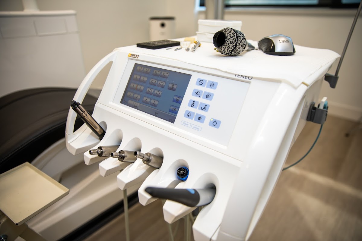 Stuparich & Nouel Dental Associates: Drs. Mauro Stuparich, DDS & Alexandra Nouel, DDS photo 4