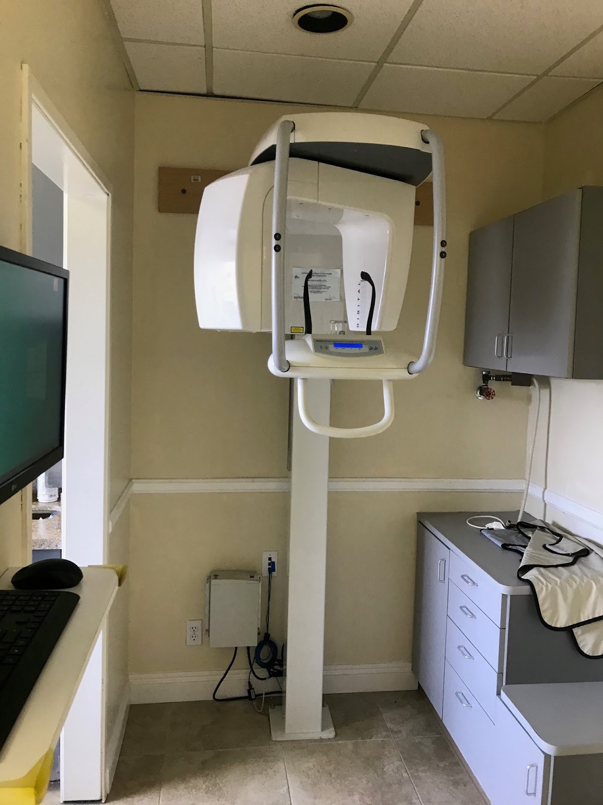 Seascape Cosmetic and Implant Dentistry - Huntington Beach photo 3