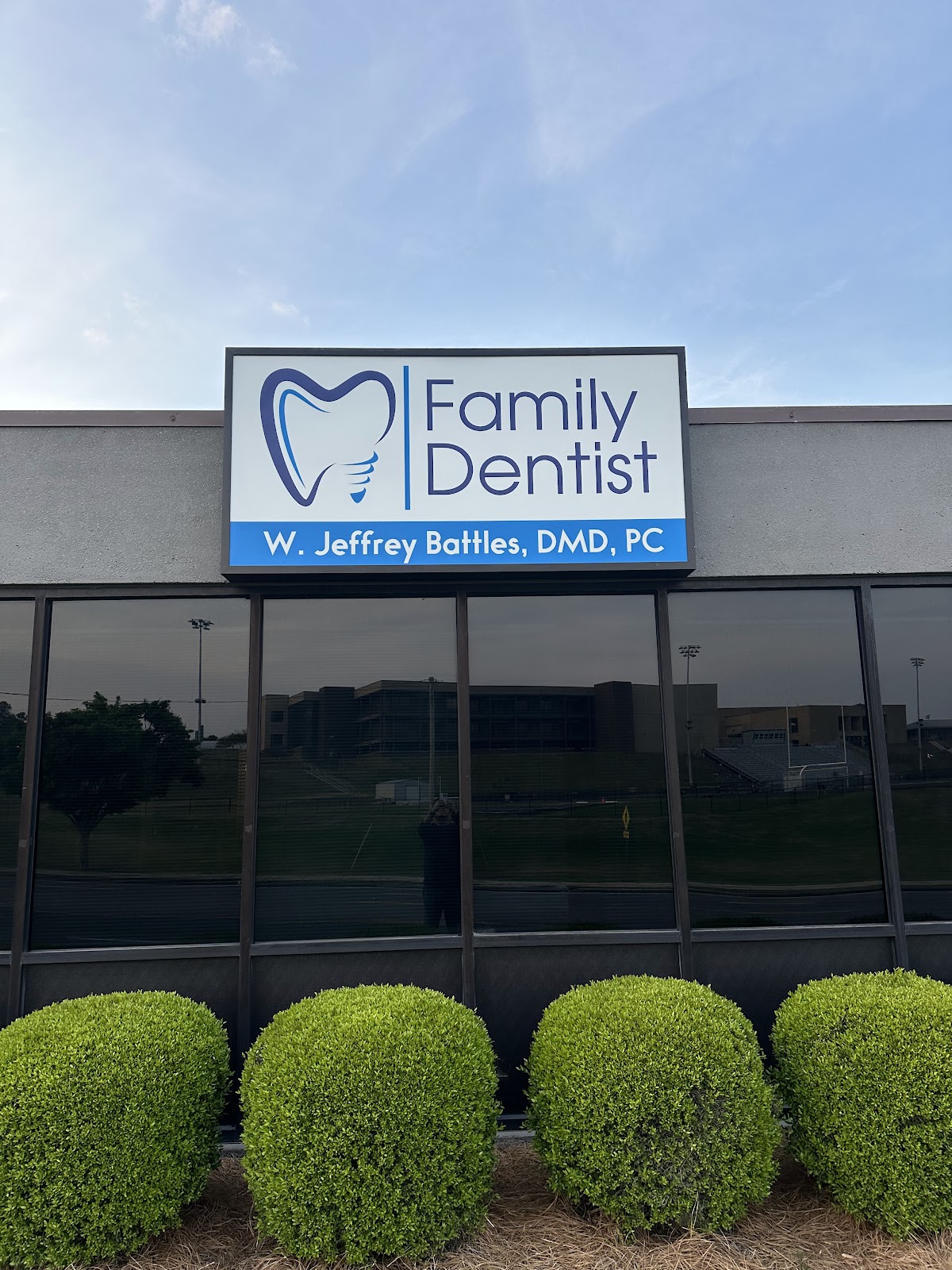 W. Jeffrey Battles, DMD, Pc---dentist Accepting New Patients! ¡se Habla Español! Se Aceptan Nuevos Pacientes! photo 1