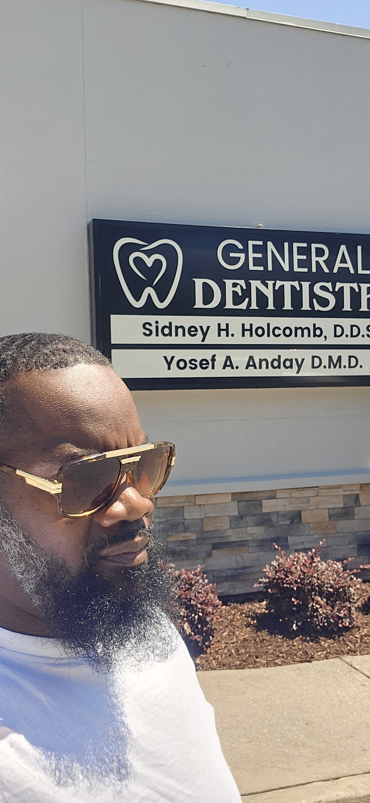 Sidney Holcomb Dentistry photo 3