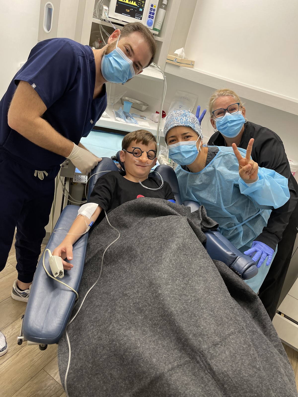Hollywood Oral Surgery and Dental Implants photo 4