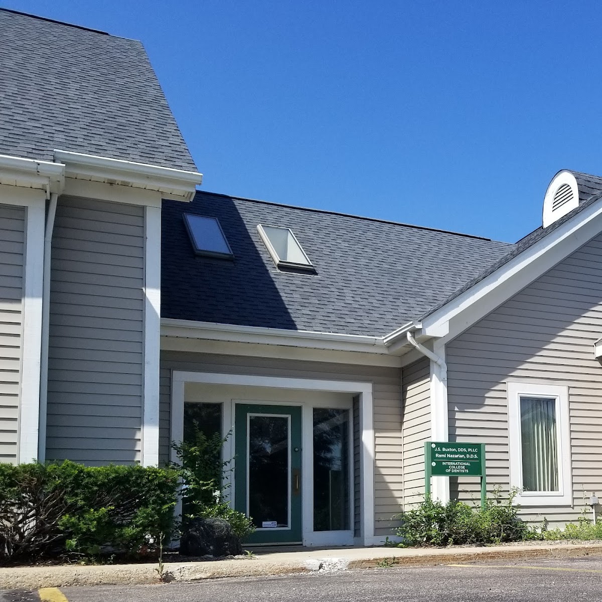 Genesee Family Dentistry Flint- Implants, Invisalign and Cosmetic Dentist in Flint photo 2
