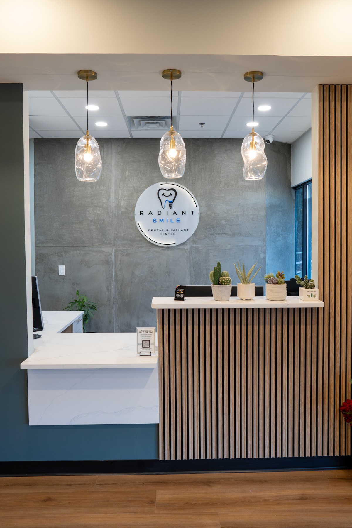 Radiant Smile Dental & Implants photo 1
