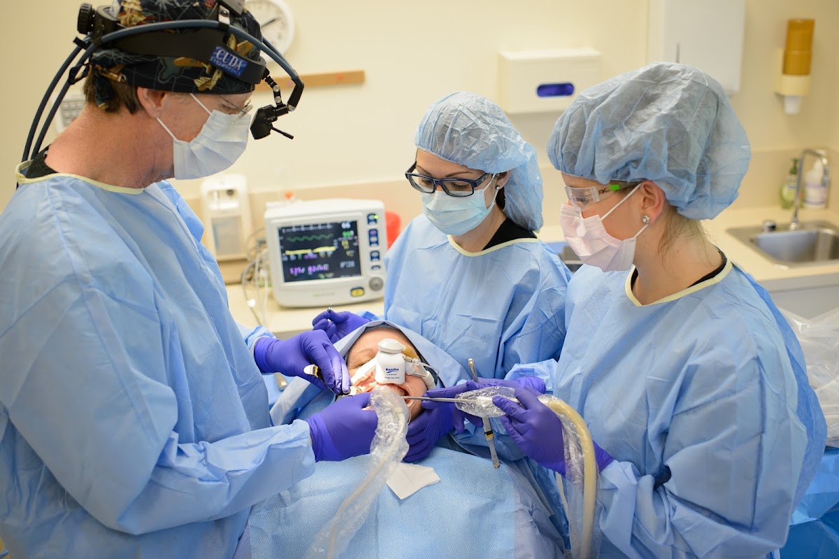 Lippisch, Engebretsen and Kuhns Oral Surgery and Dental Implants photo 6
