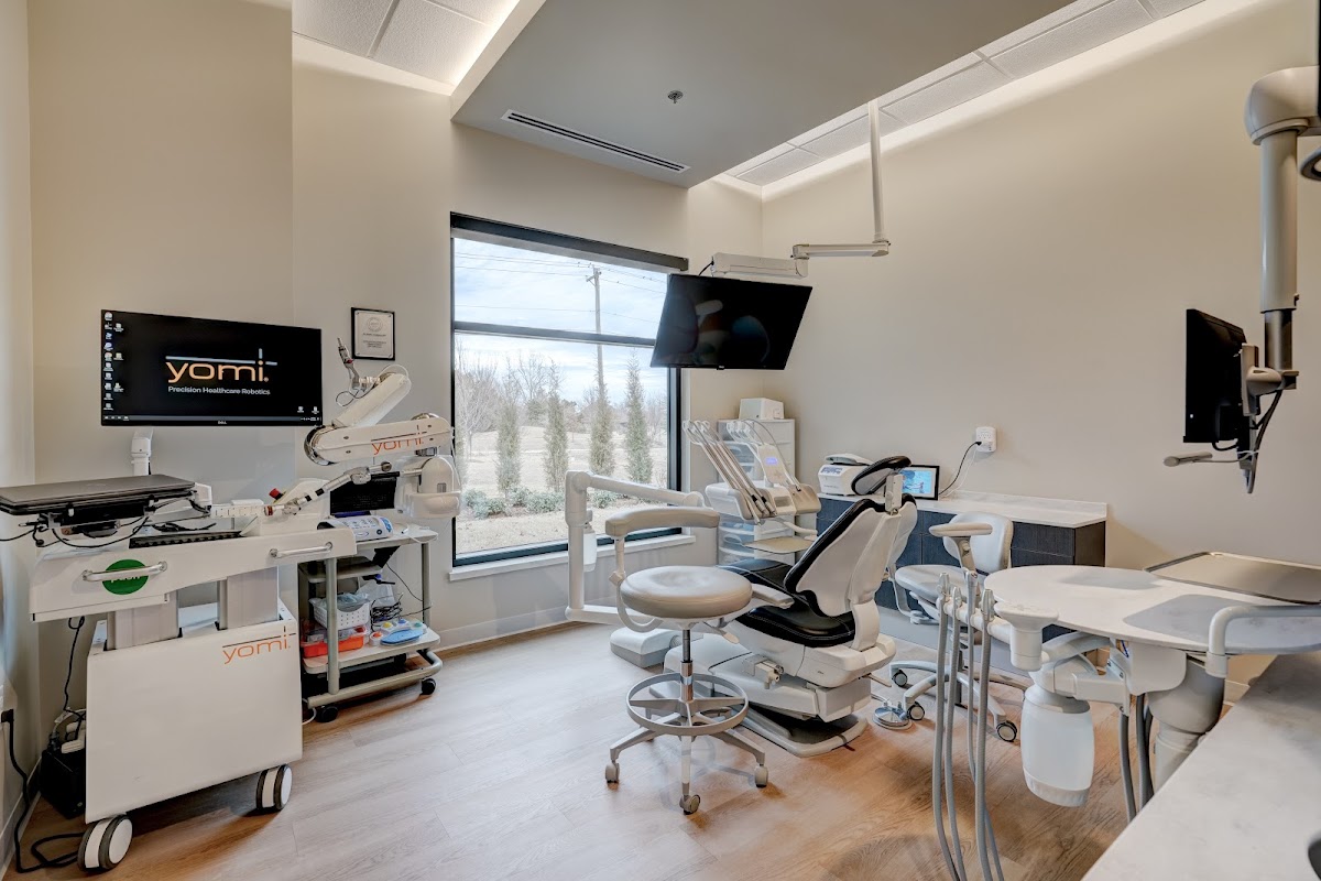 Edmond Dental & Implant Associates, Matthew J. Holloman, DDS photo 4
