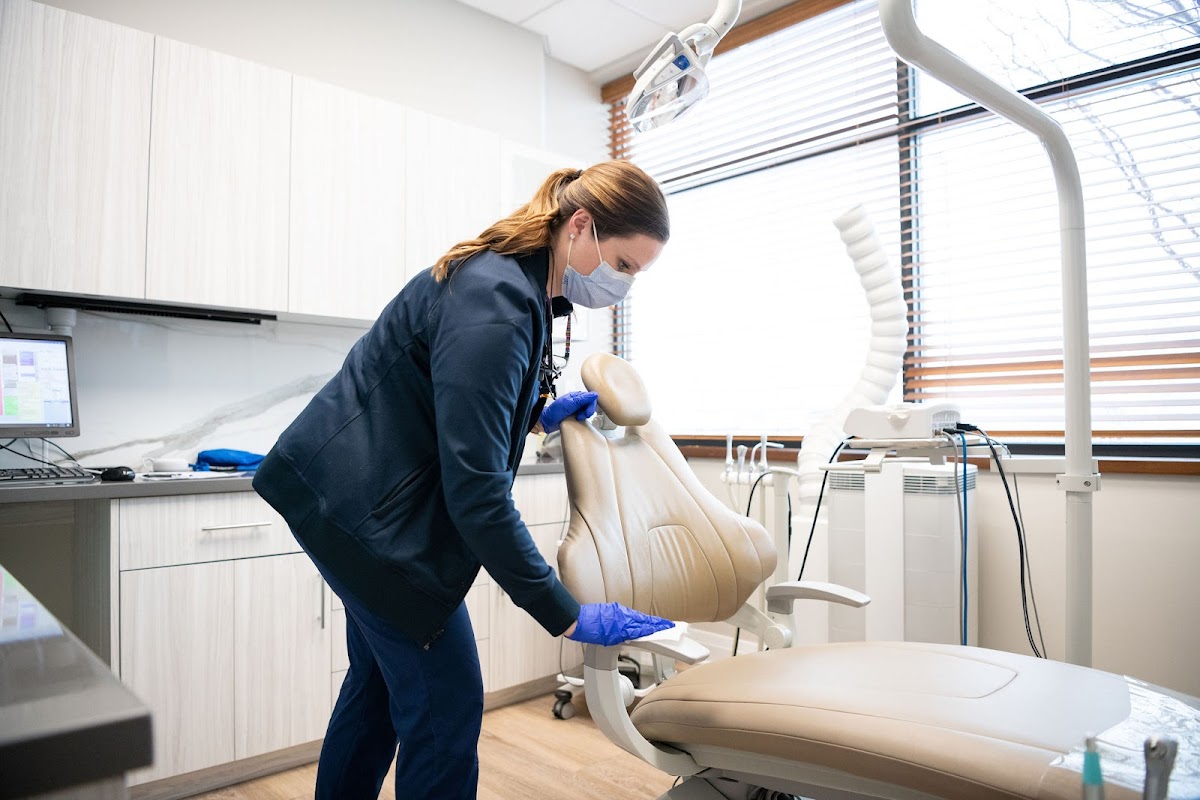Featherstone Periodontics & Implant Dentistry - Rockford photo 4