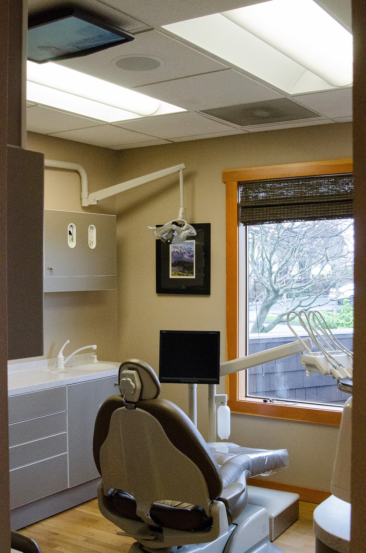 Laurel Dental Clinic photo 3