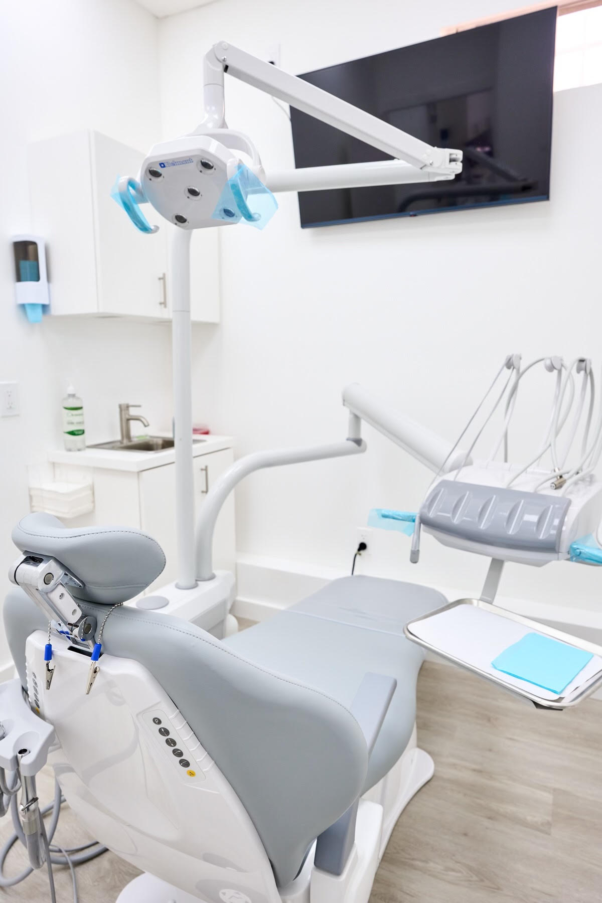 Flossy Smiles Dental Implants & Aesthetics photo 5