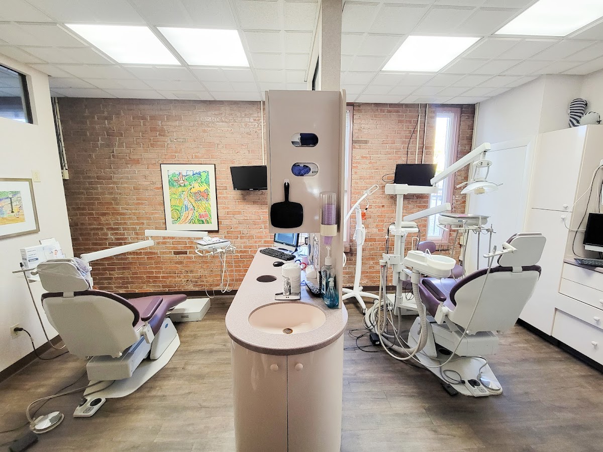 Hodosh Cosmetic & Implant Dentistry photo 1