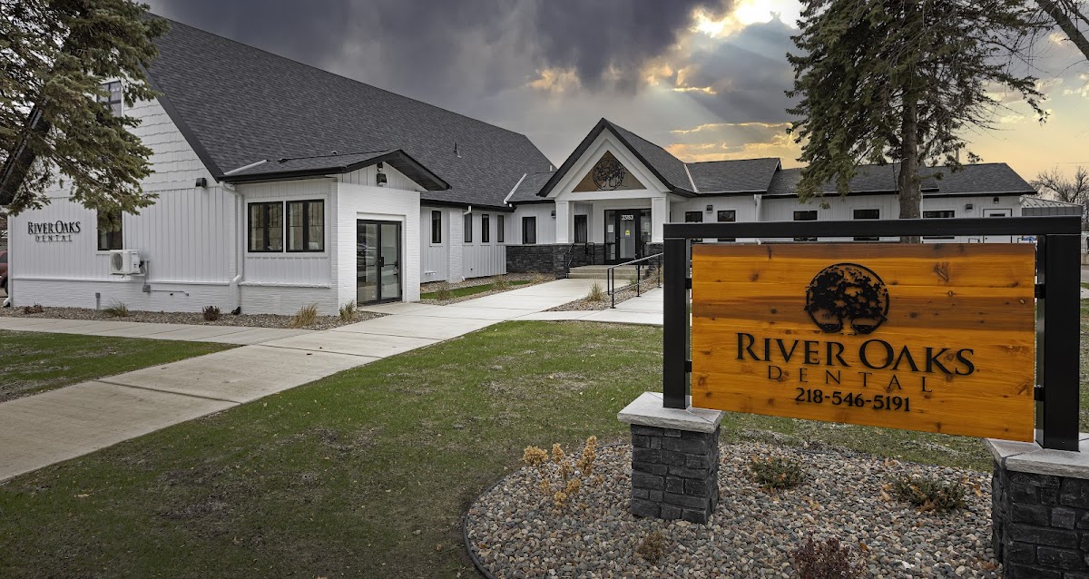 River Oaks Dental, Deerwood photo 3