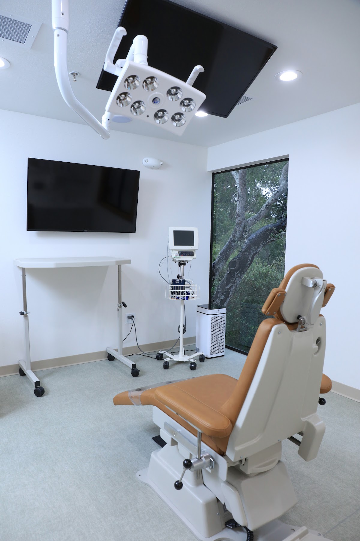 Monterey Oral Surgery & Dental Implants: Philip Bhaskar, DMD & Brian Bhaskar, DDS, MD photo 6