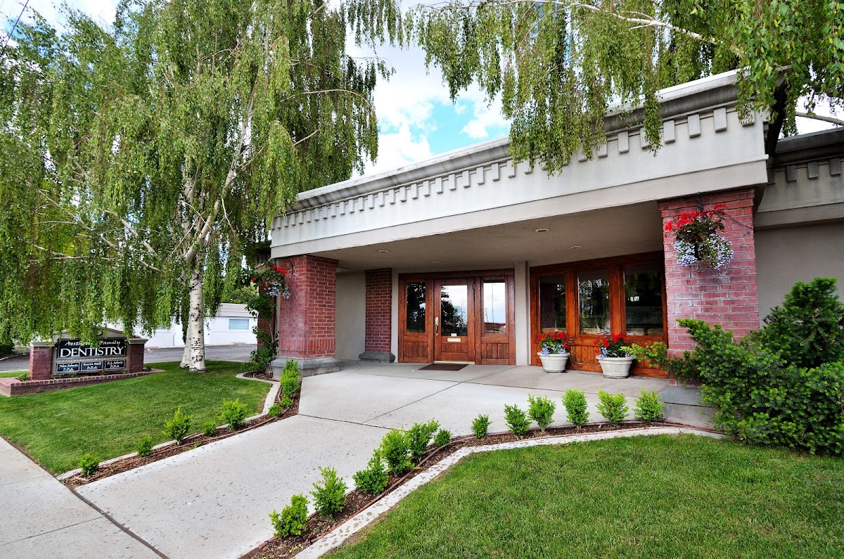 Roberts & Hall Dentistry photo 1