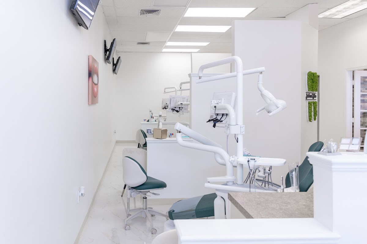 Glorious Smiles & Dental Implants photo 2