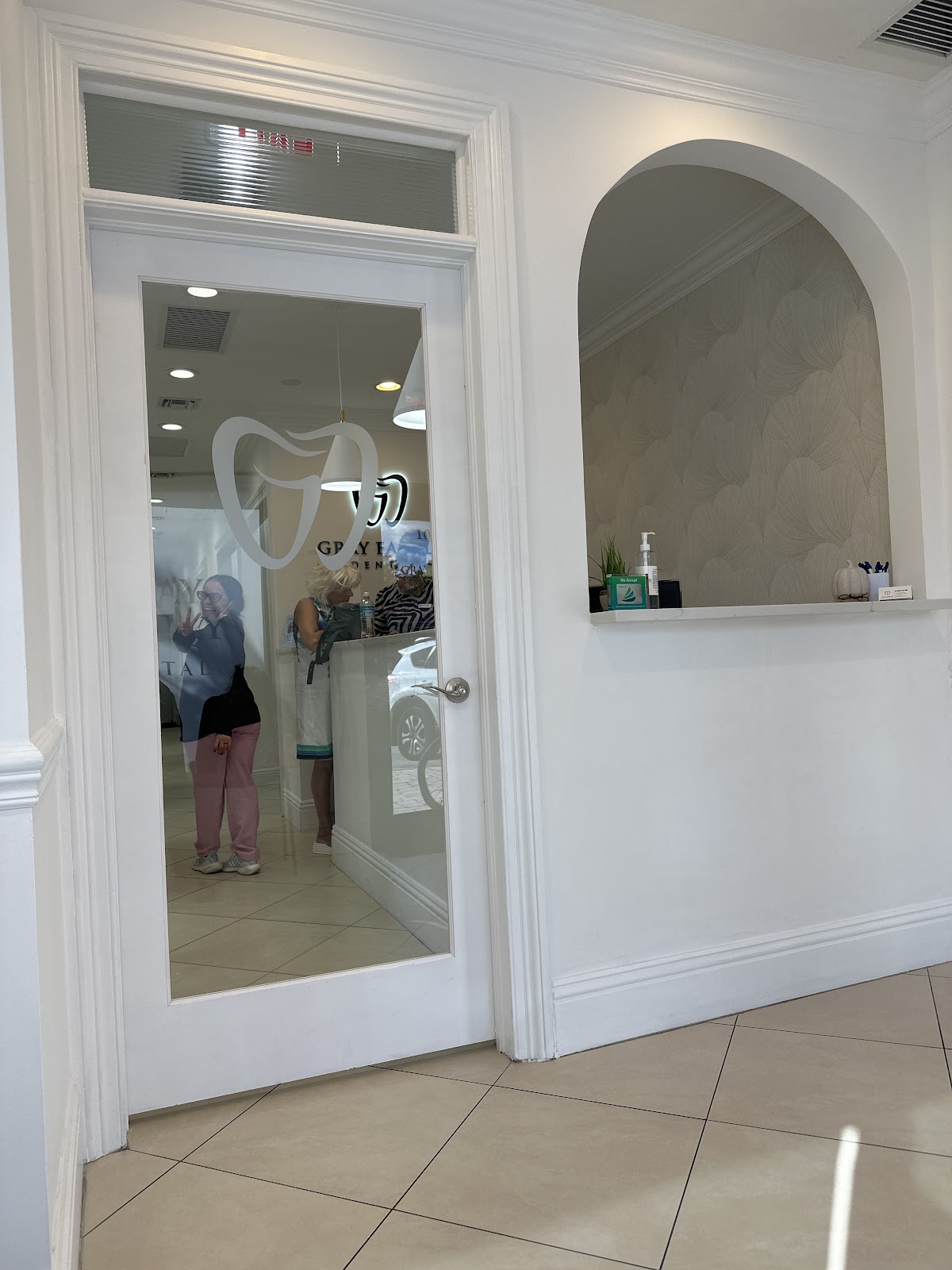 Rey Dental photo 5