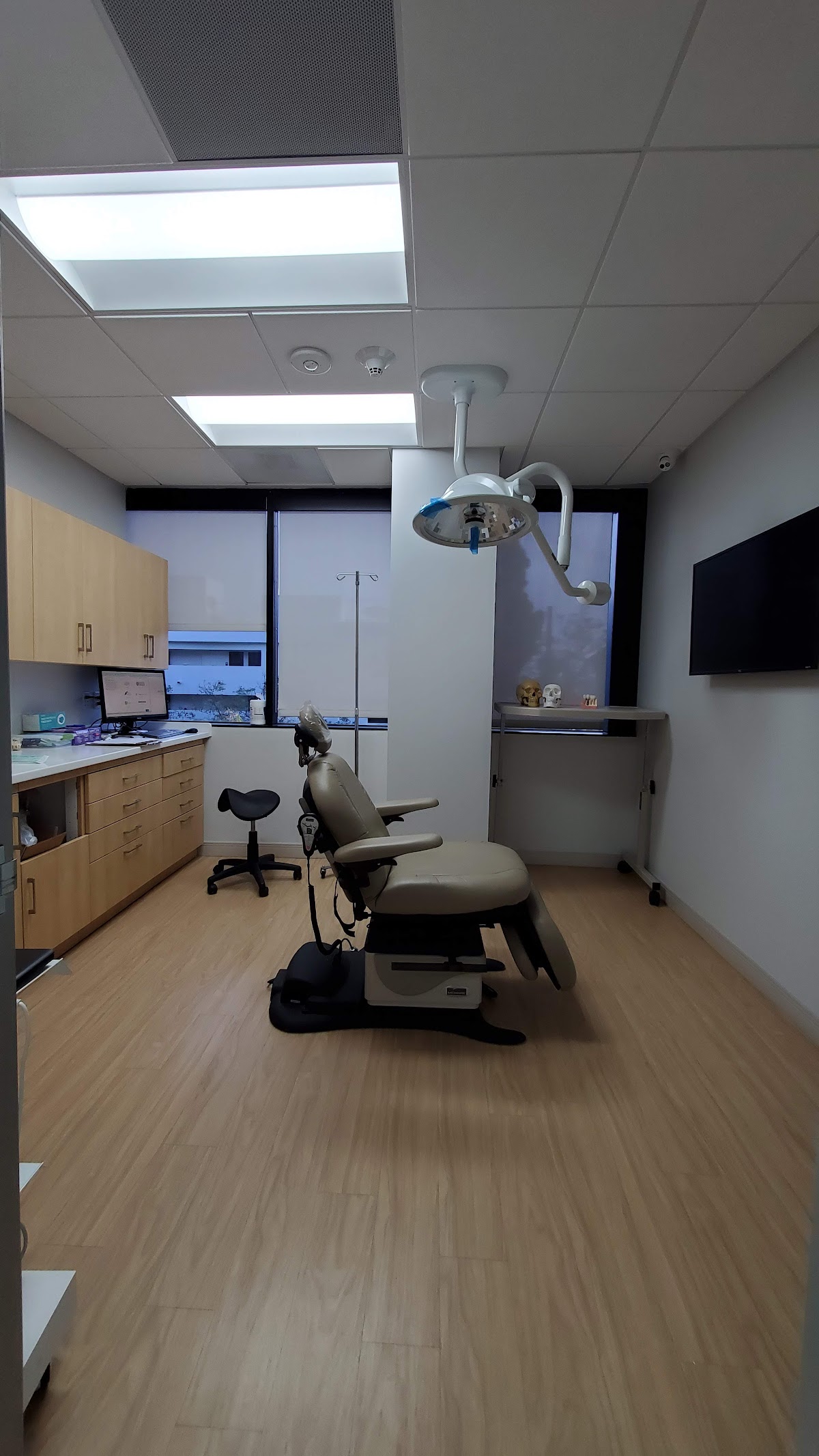 Wilshire Oral Surgery and Implant Center photo 4