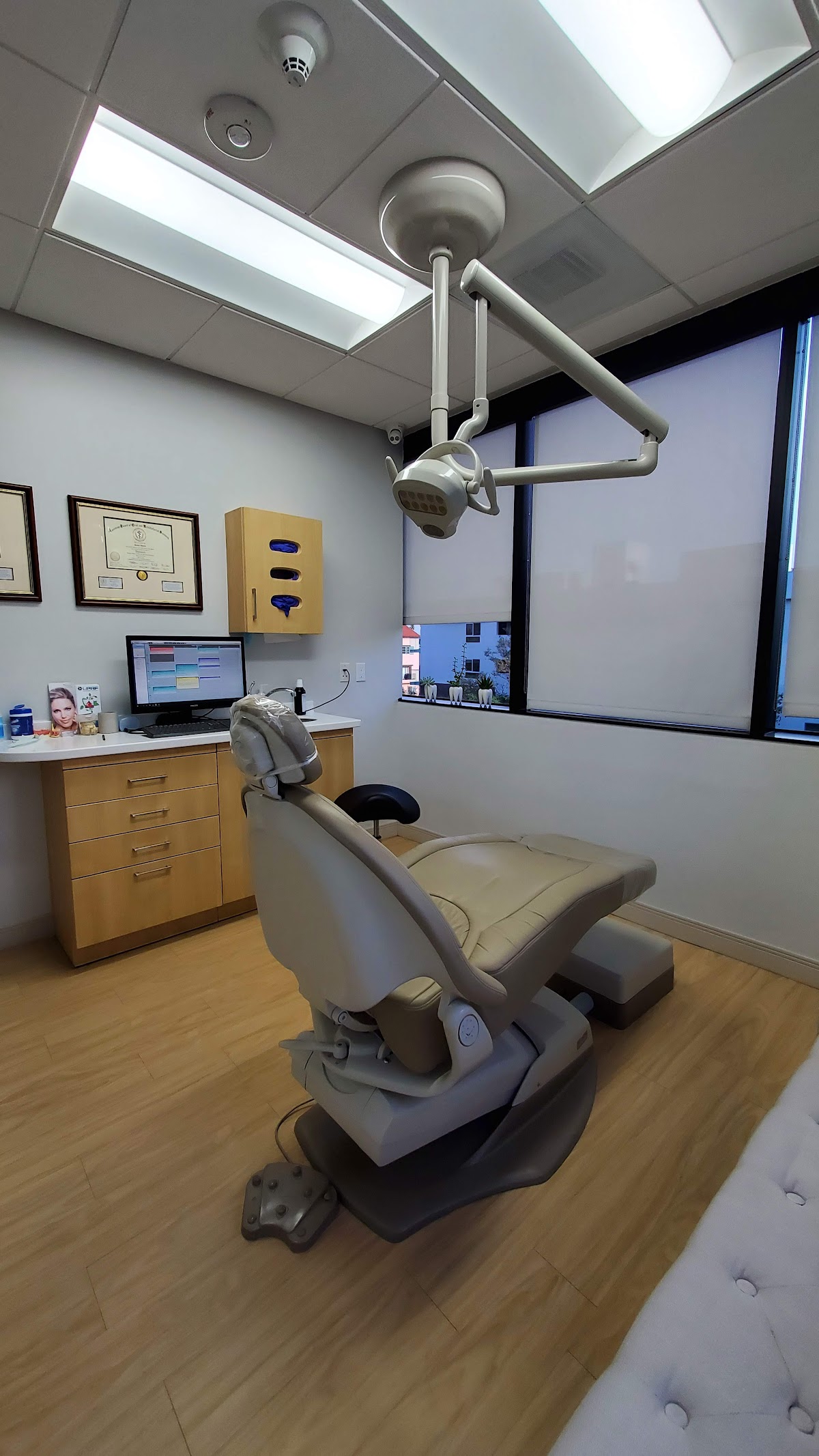 Wilshire Oral Surgery and Implant Center photo 6