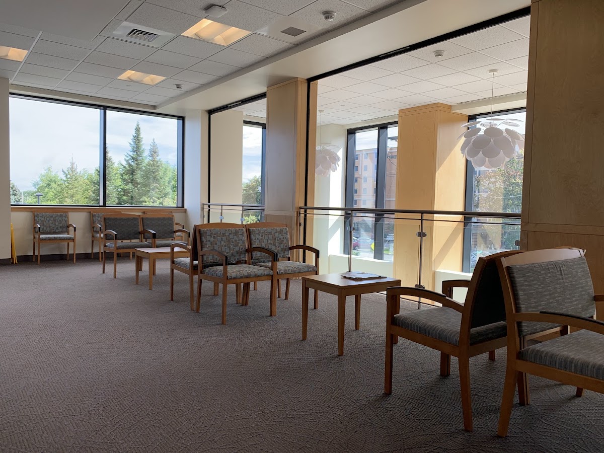 Une Oral Health Center photo 1