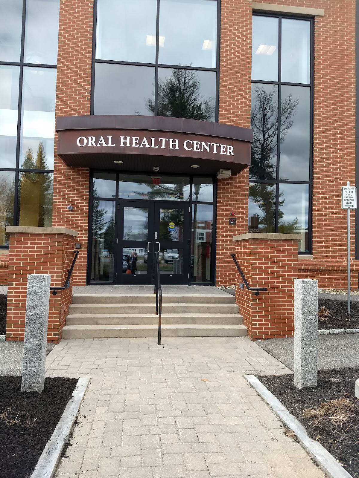 Une Oral Health Center photo 2