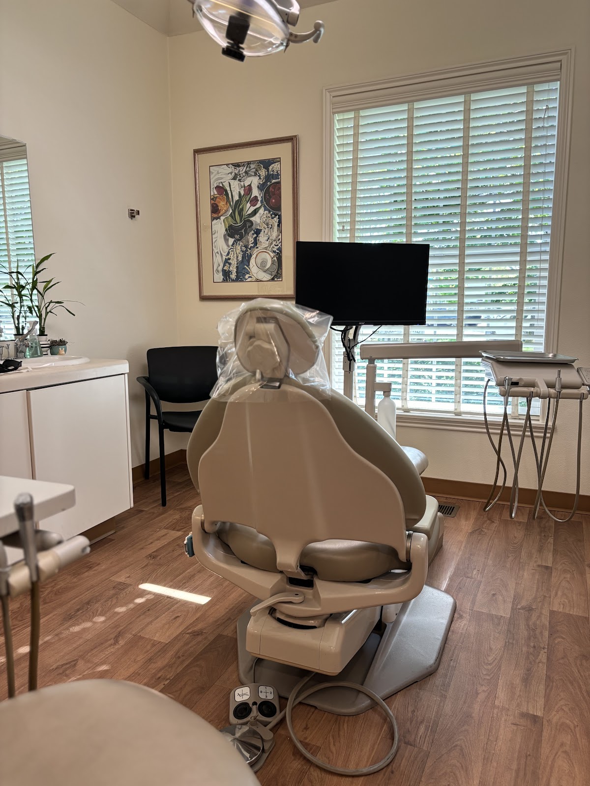 Roots Dental & Dental Implant Center - Salem photo 1