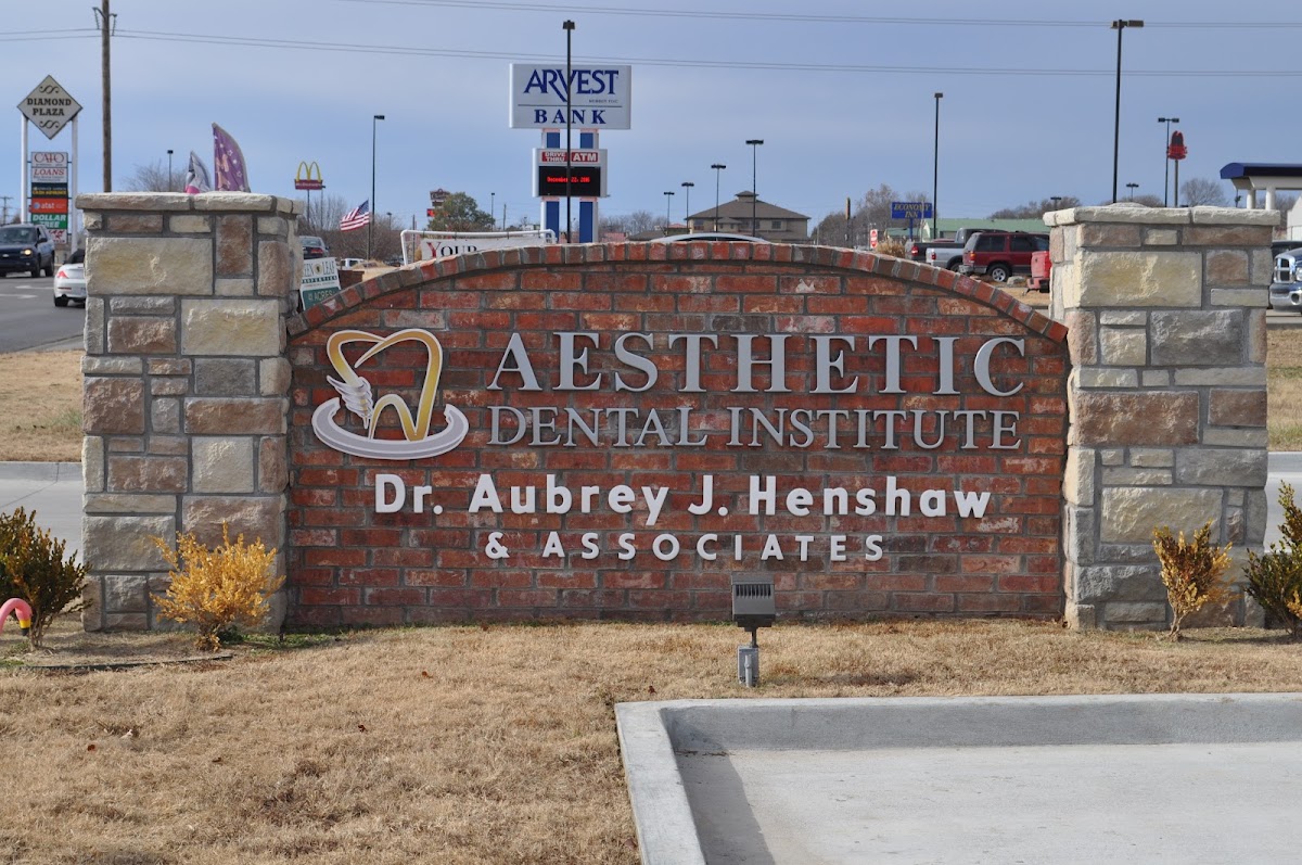 Aesthetic Dental Institute Dr. Aubrey J. Henshaw III DDS photo 2