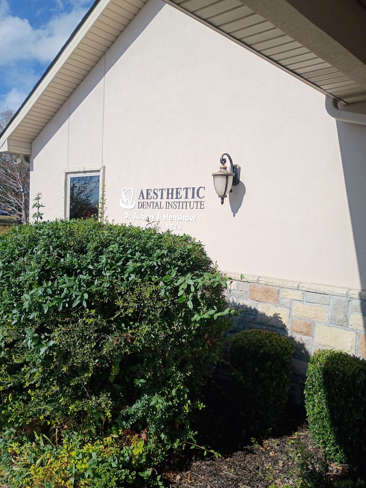 Aesthetic Dental Institute Dr. Aubrey J. Henshaw III DDS photo 4