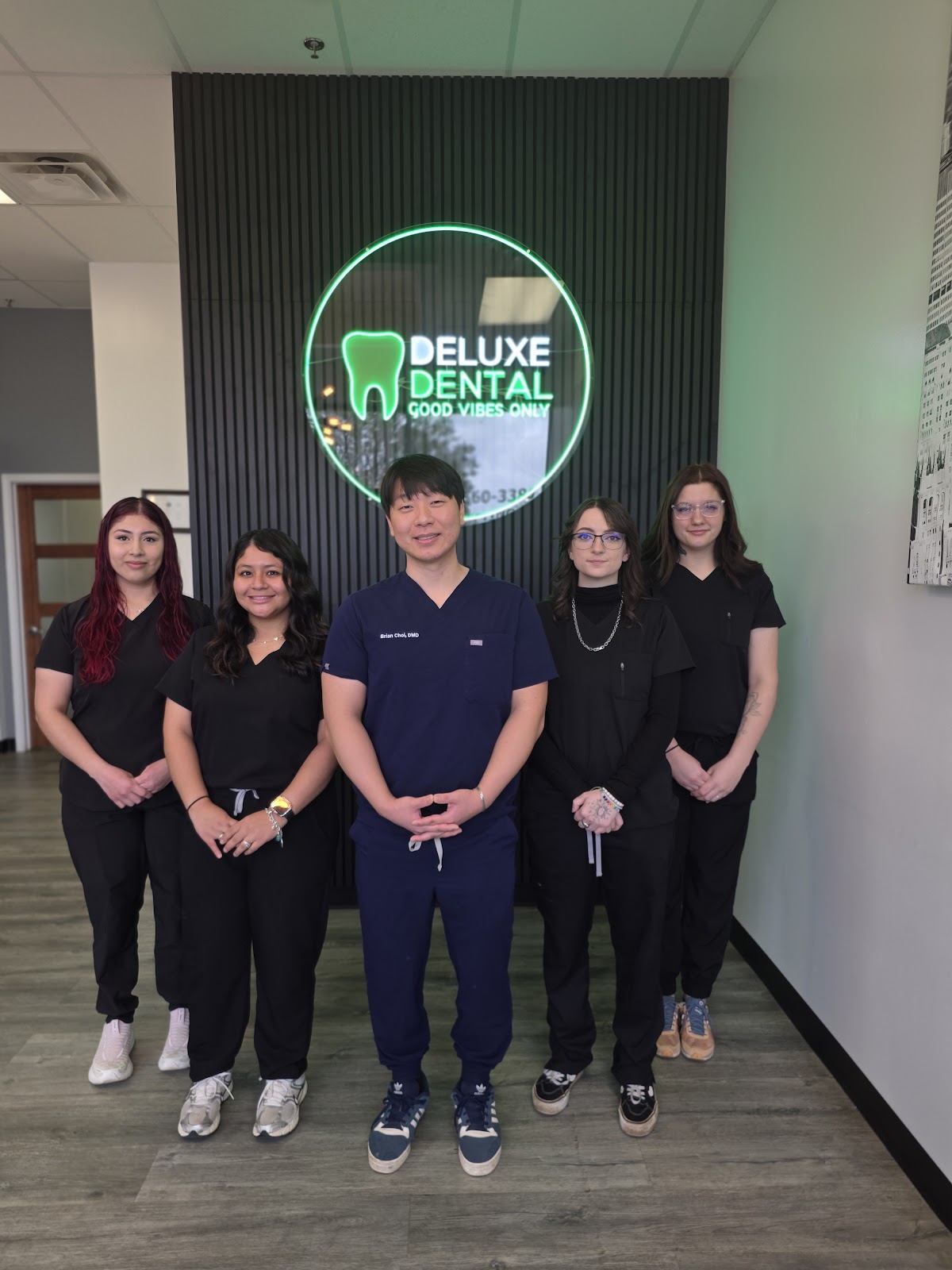 Deluxe Dental Nac photo 4
