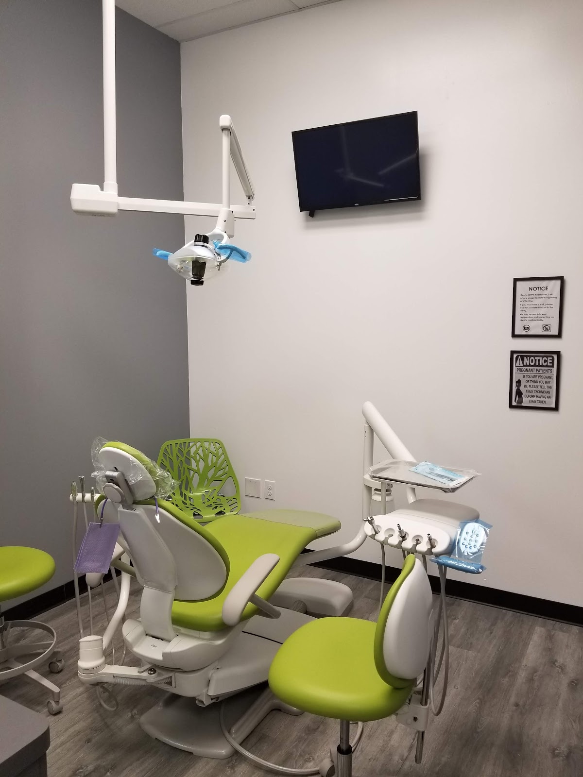 Deluxe Dental Nac photo 5