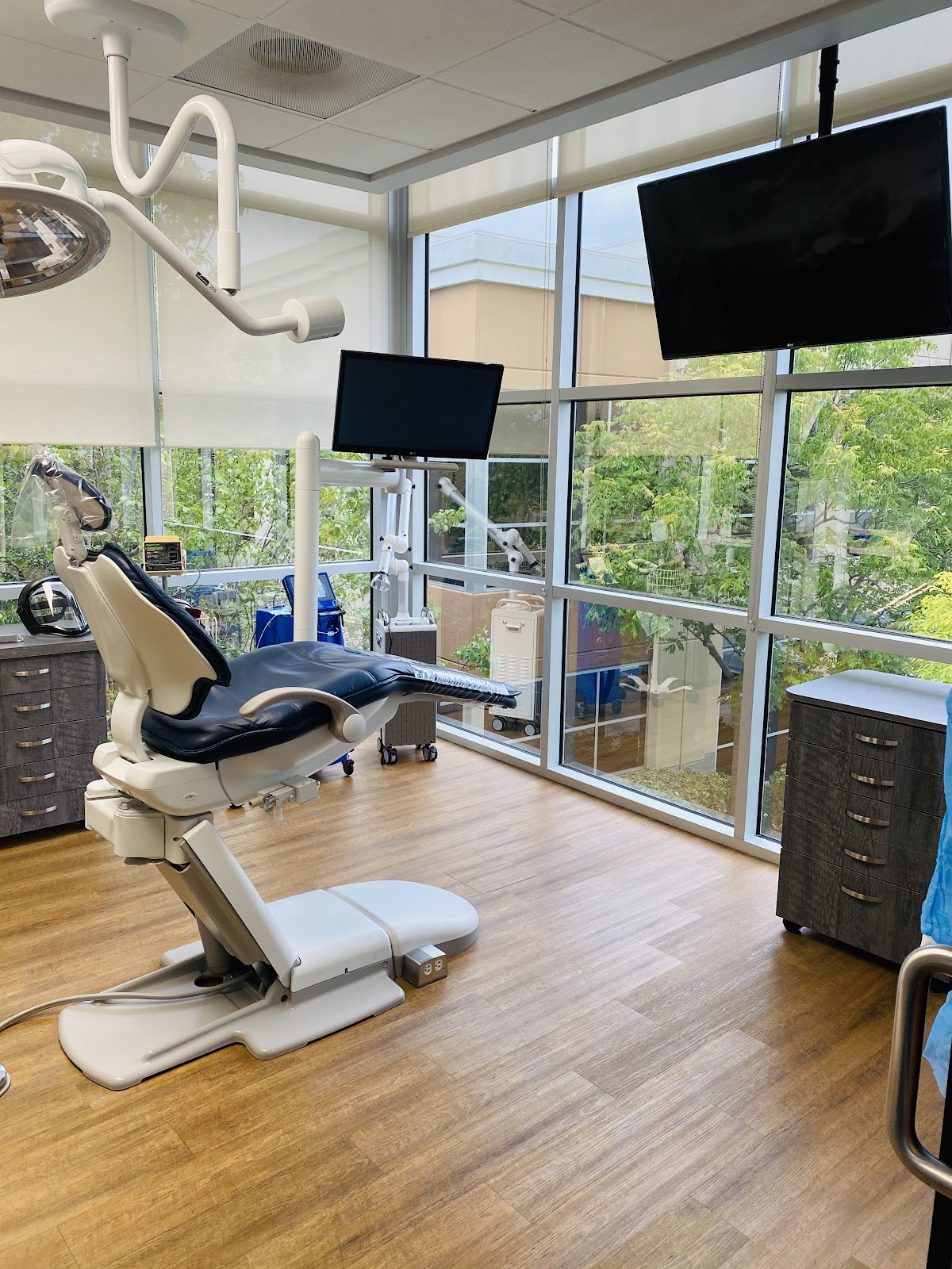 Valencia Periodontics photo 1