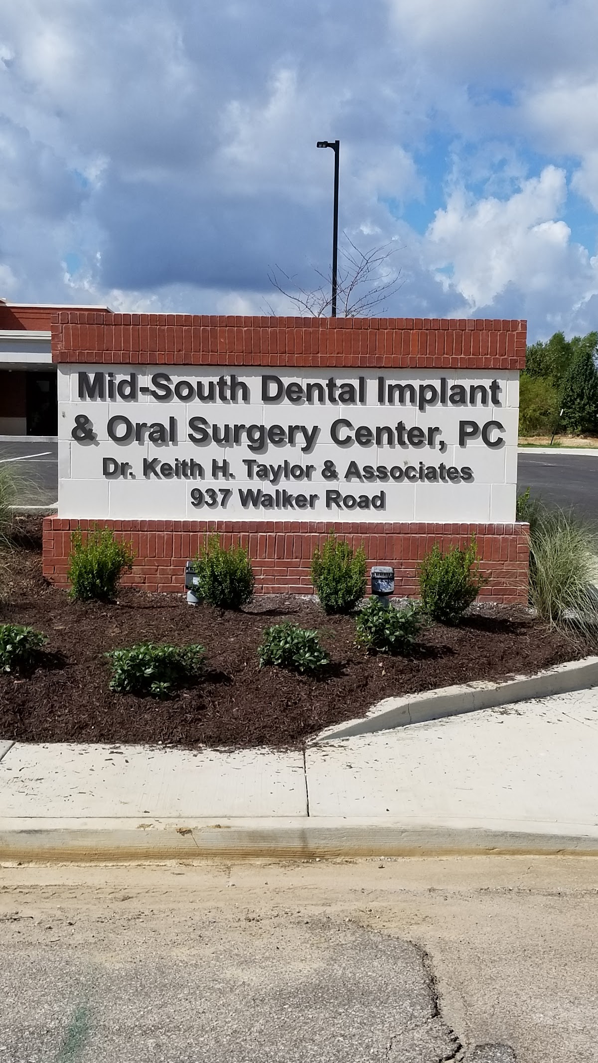 Mid-south Dental Implant & Oral Surgery Center: Keith H. Taylor DDS photo 2