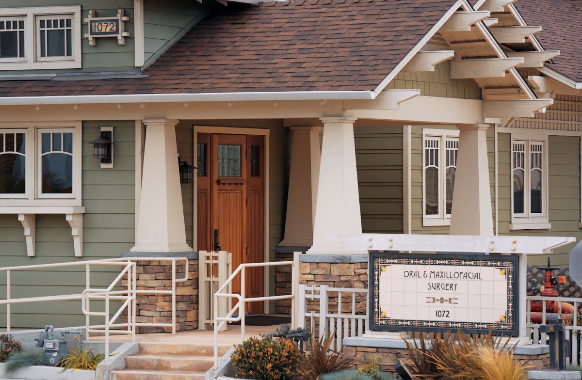 Donlevy, Estess & Lohiya Oral & Maxillofacial Surgery Group In Hermosa Beach photo 4